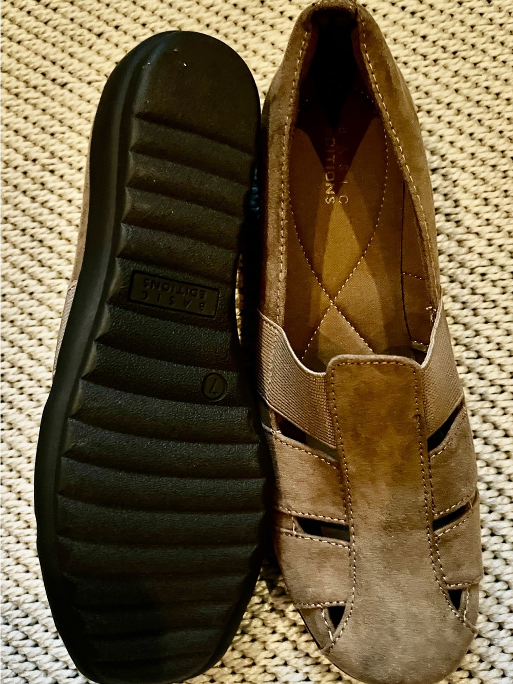 Shoes womens new size 7.5M taupe man made materials Basic Editions - Picture 3 of 3